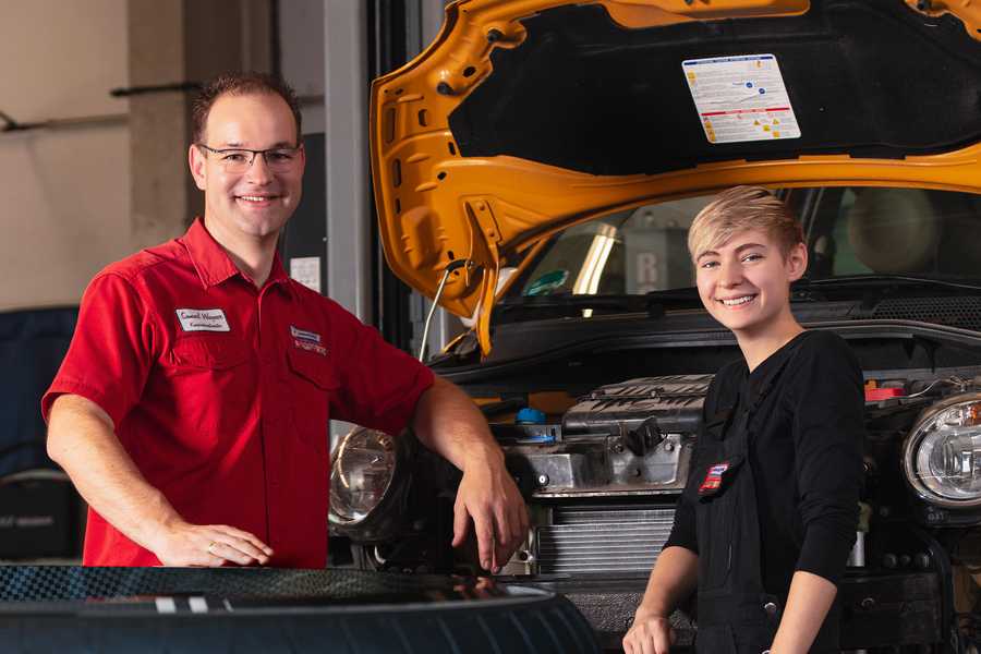 Botschafter Samuel Wagner Mit Azubi Sarah